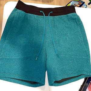 At Ease Short 7” Heathered Deep Cove Size Medium